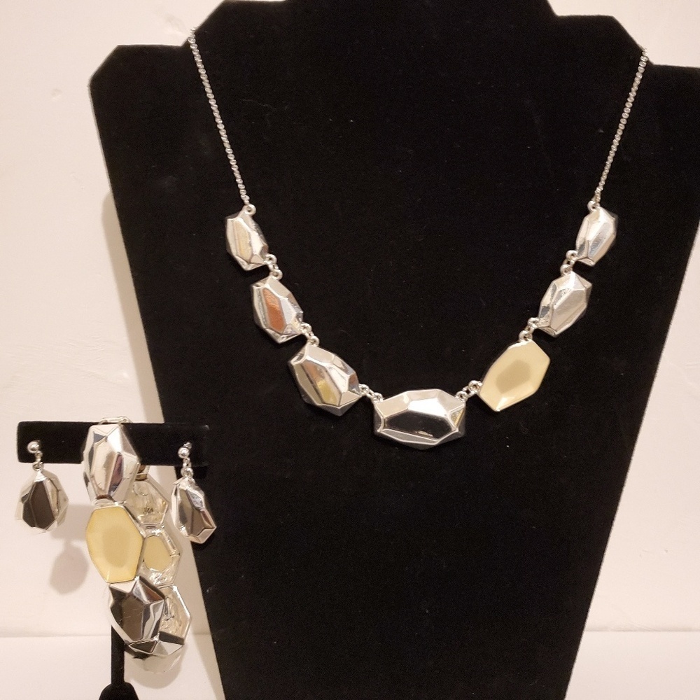 *D Jewelry Set Necklace & Earrings only